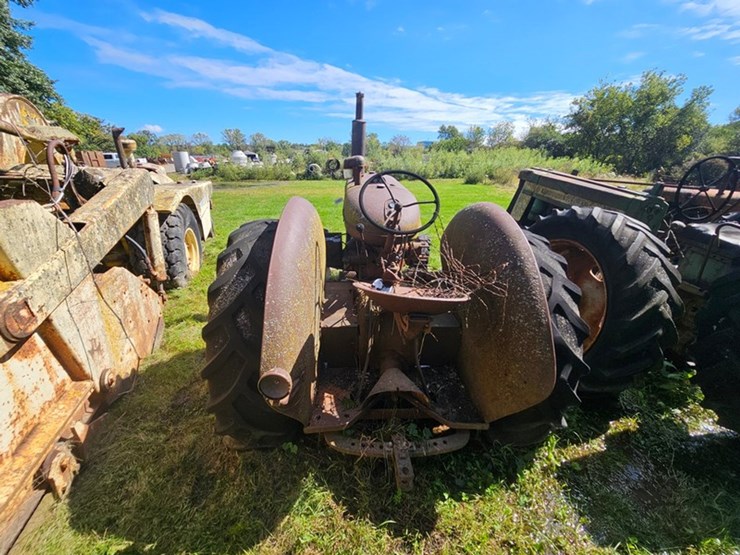 #2521-•-mccormick-w9-tractor-image-4