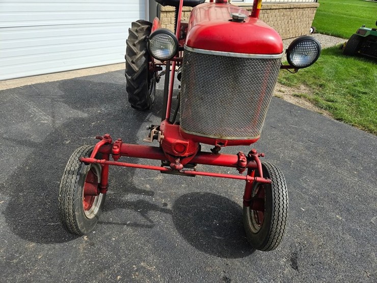 #2508-•-farmall-cub-tractor-image-9