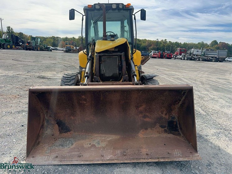 new-holland-b95b-image-2