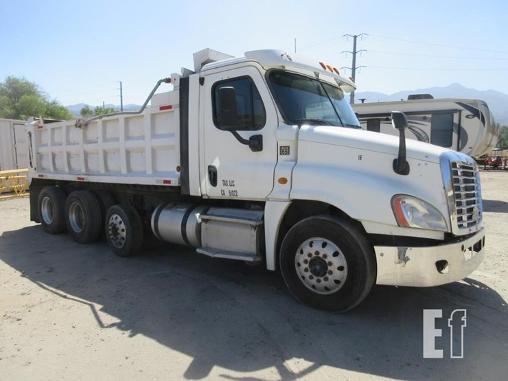 2013-freightliner-cascadia-125-image-2