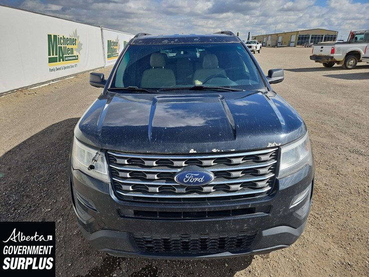 2017-ford-explorer-image-8