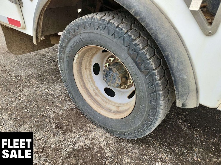 2021-ford-f550-image-12