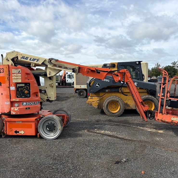 JLG E300AJP