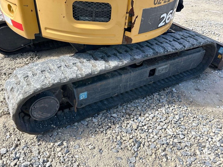 2015-deere-26g-image-27