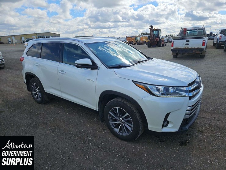 2019-toyota-highlander-hybrid-image-2