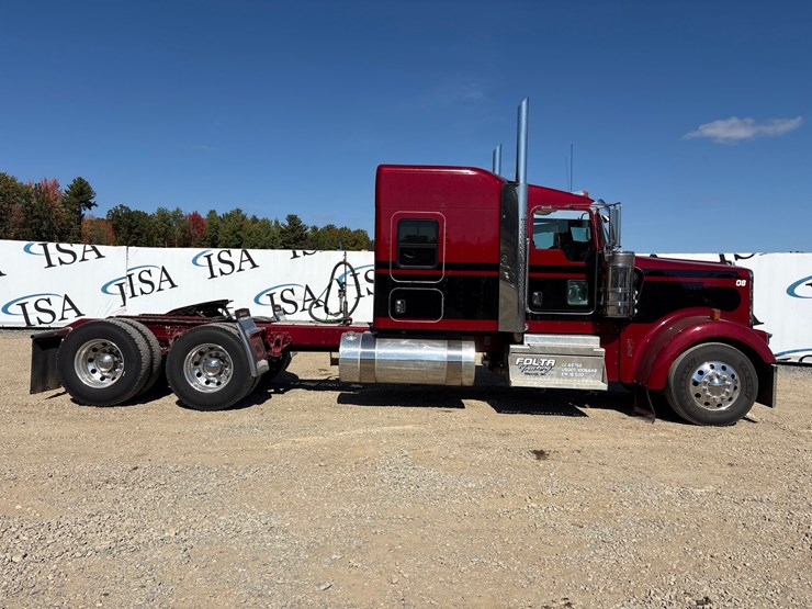2023-kenworth-w900l-image-6