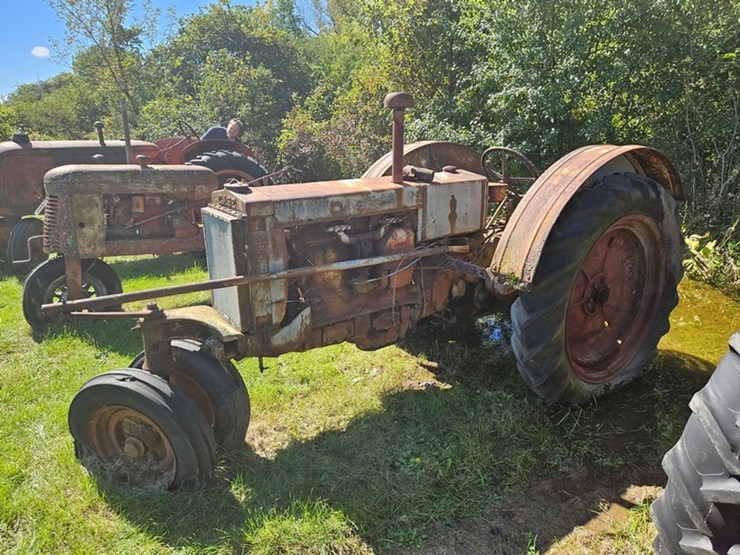 #2526-•-1935-case-cc-tractor-image-2
