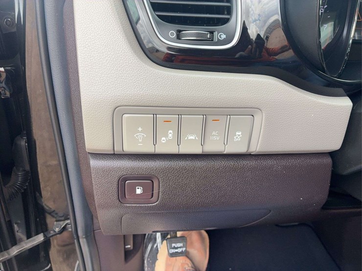 2017-kia-sedona-image-27
