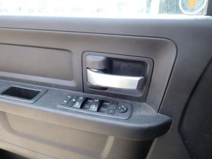 2019-dodge-ram-3500-image-23