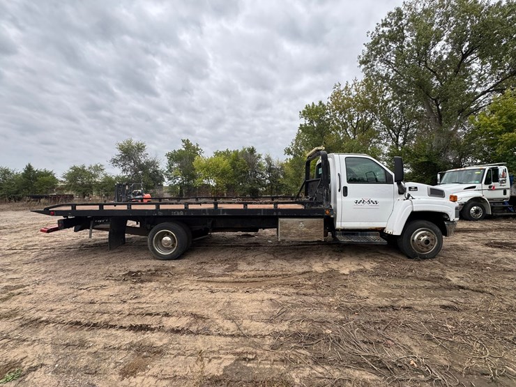 #1935-•-2004-chevrolet-5500-roll-back-truck-image-6