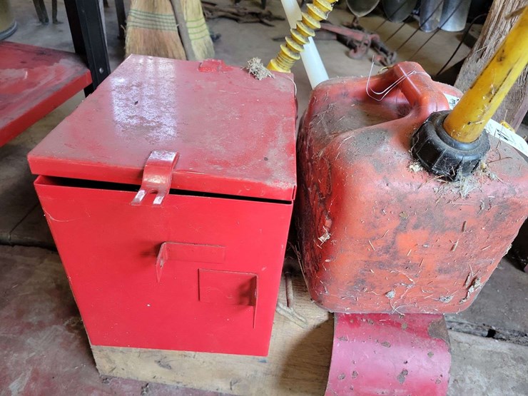 lot-of-red-fuel-cans-and-storage-box-image-4