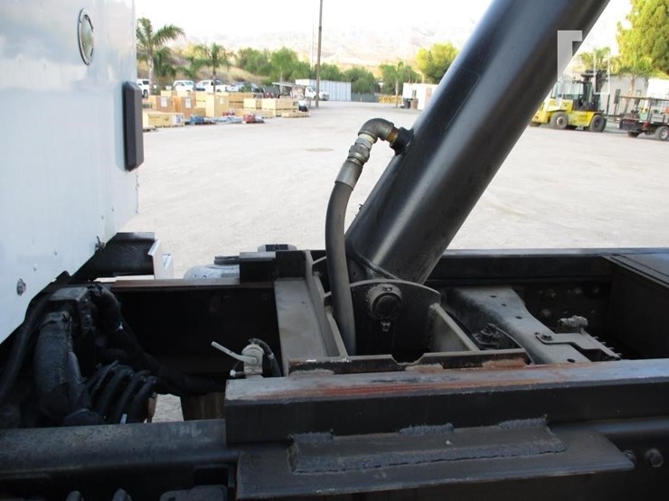 2020-peterbilt-579-image-18