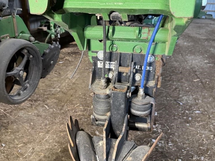 2013-john-deere-db60-image-40