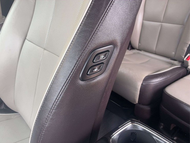 2017-kia-sedona-image-19