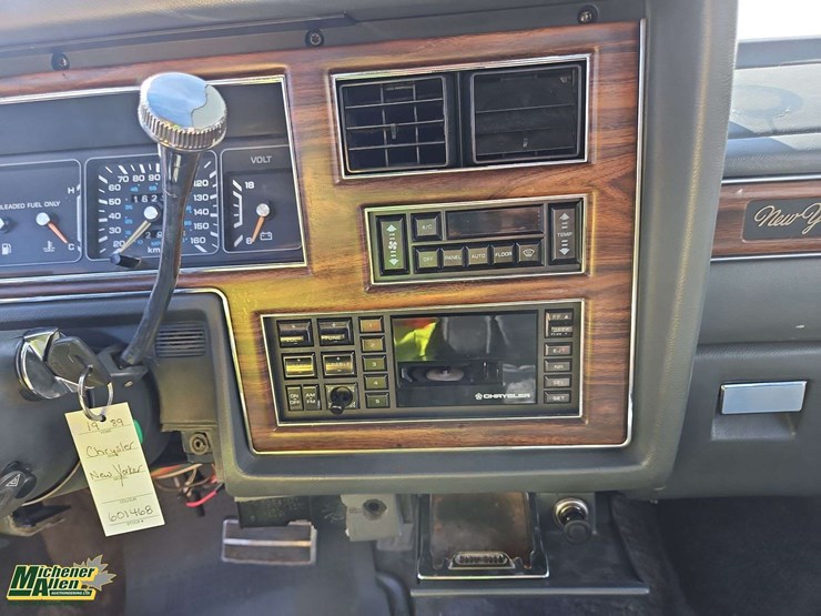 1989-chrysler-new-yorker-image-19