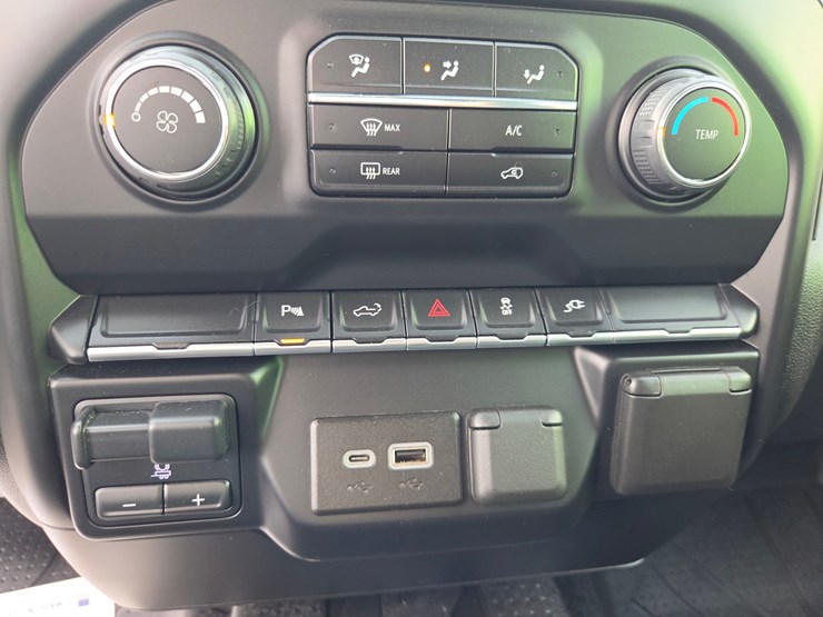 2022-chevrolet-2500-image-44
