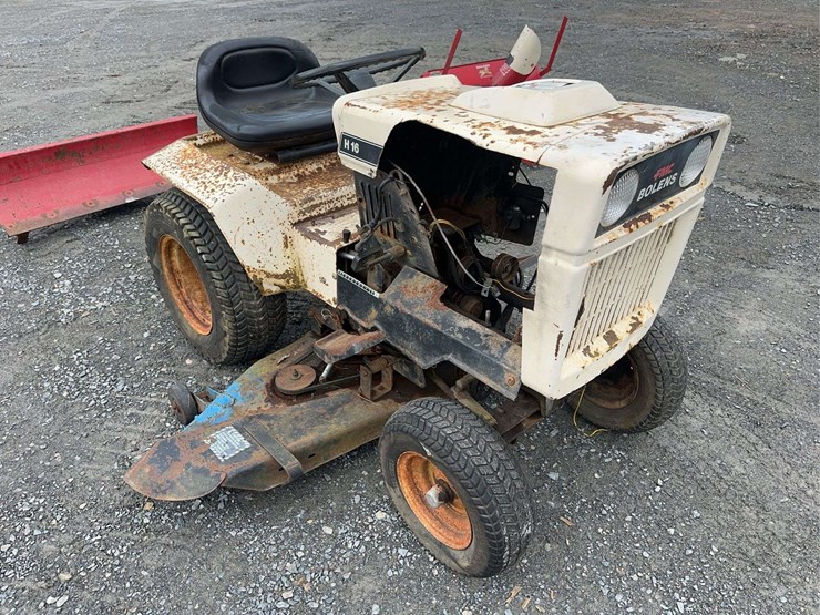 bolens-h-16-lawn-tractor-with-blower-and-snow-blade--no-engine-image-3