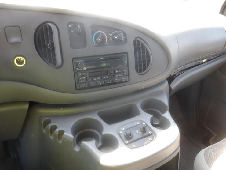 2003-utility-van-image-23