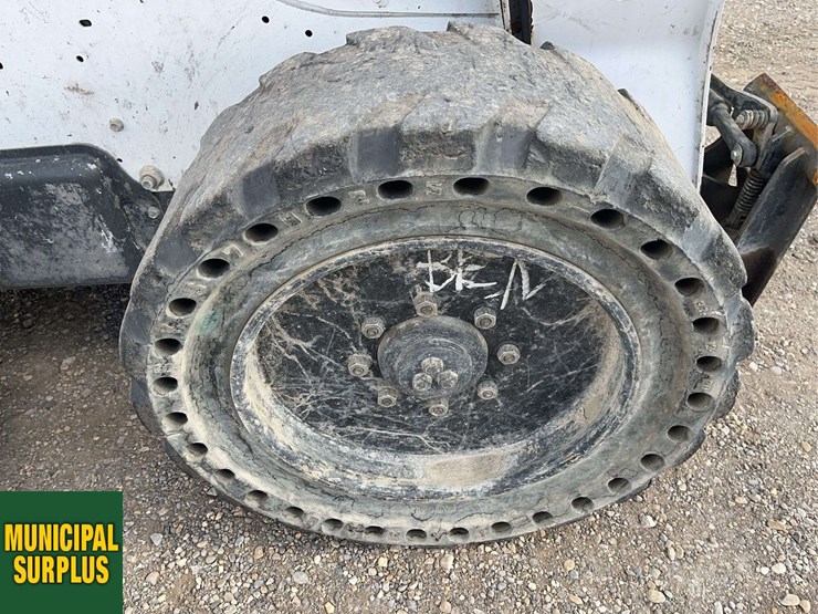 2014-bobcat-s650-image-12