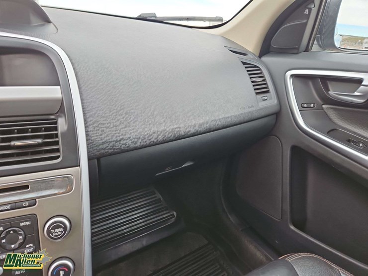 2010-volvo-xc60-image-21