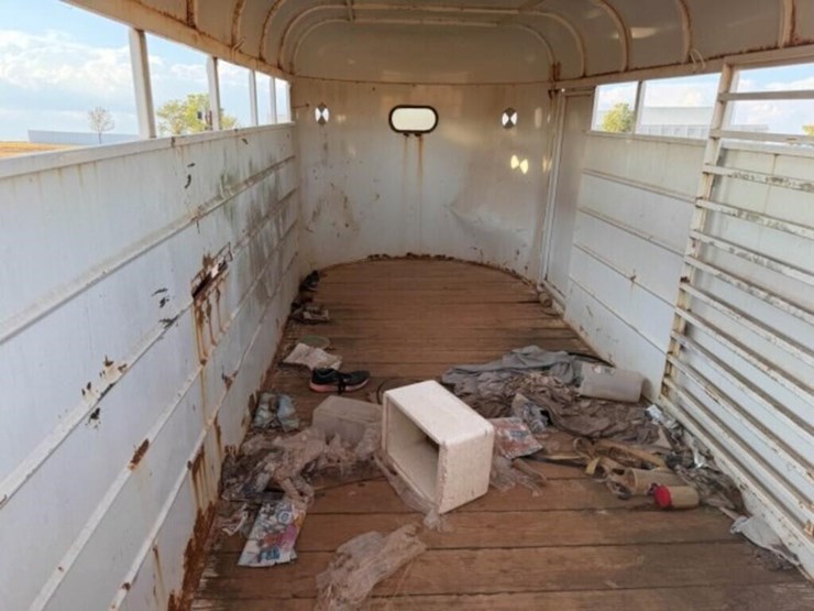 2017-w-w-livestock-trailer-image-12