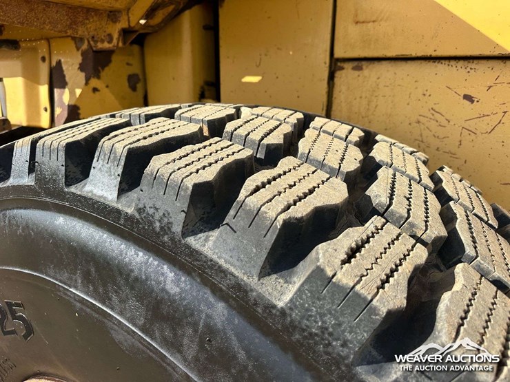 caterpillar-938f-image-38