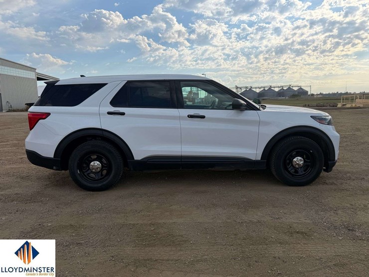 2021-ford-explorer-image-7
