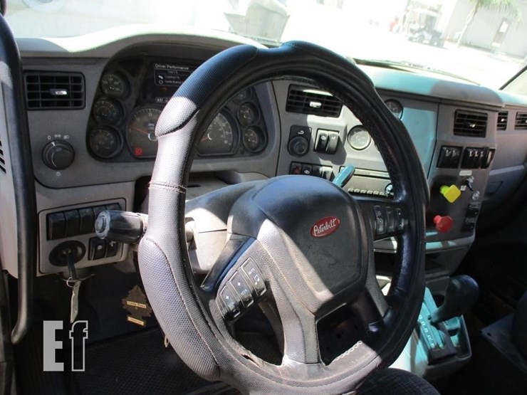 2016-peterbilt-579-image-14