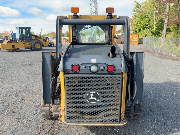 2013-deere-323d-image-4