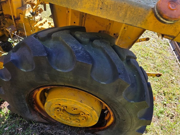 #2532-•-massey-ferguson-80b-loader-tractor-image-30
