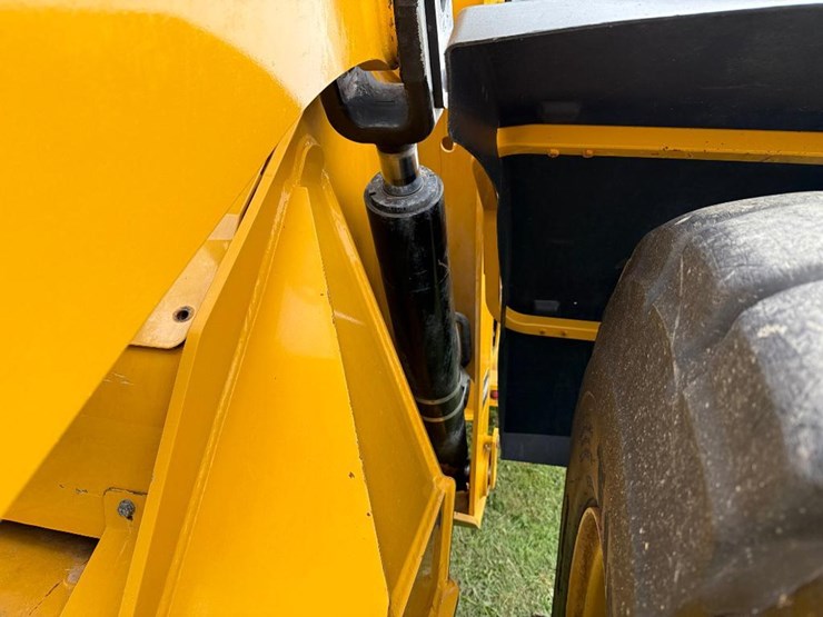 caterpillar-938m-image-30