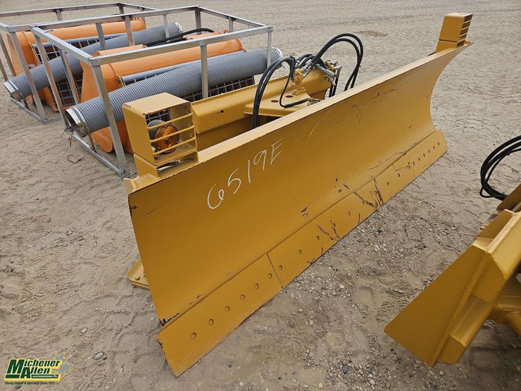 104in-hydraulic-2-way-snow-blade-attachment-image-2