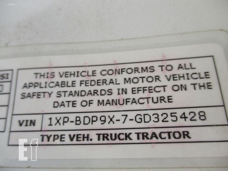 2016-peterbilt-579-image-30