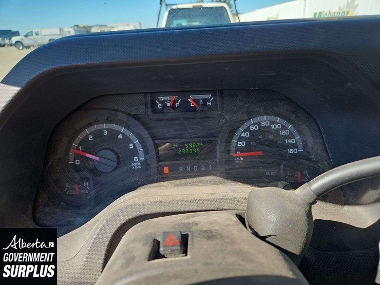 2014-ford-cargo-image-17