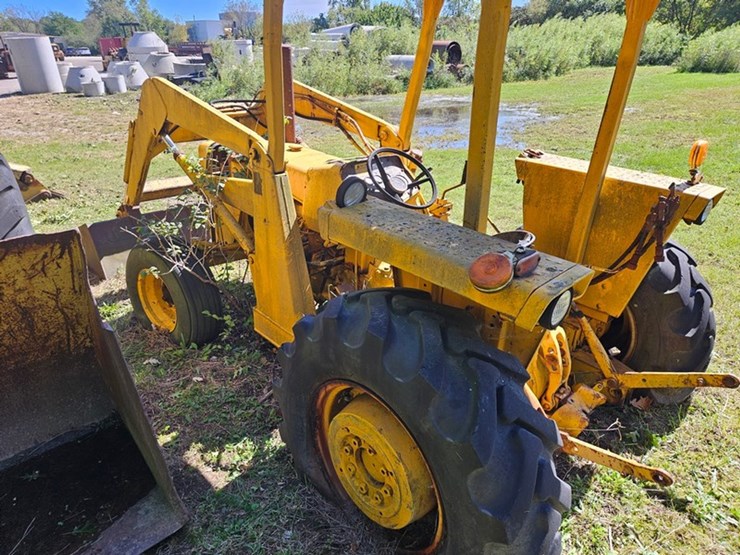 #2532-•-massey-ferguson-80b-loader-tractor-image-28