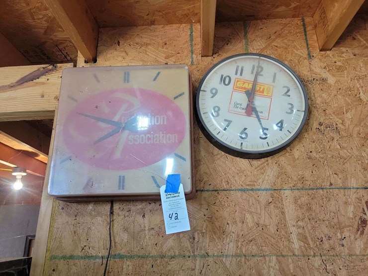 garst-seed-company-and-red-association-advertising-wall-clocks---lot-of-2-image-1