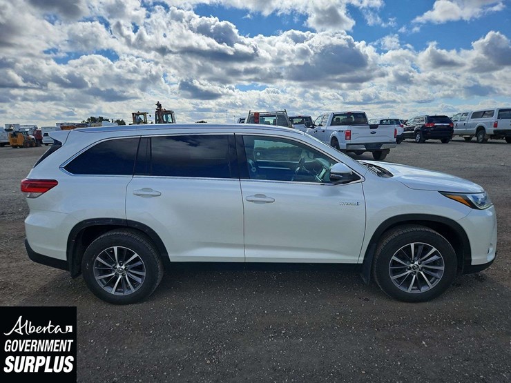2019-toyota-highlander-hybrid-image-7