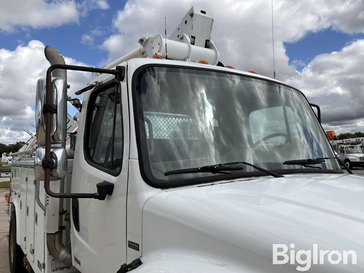 2007-freightliner-m2-106-image-17