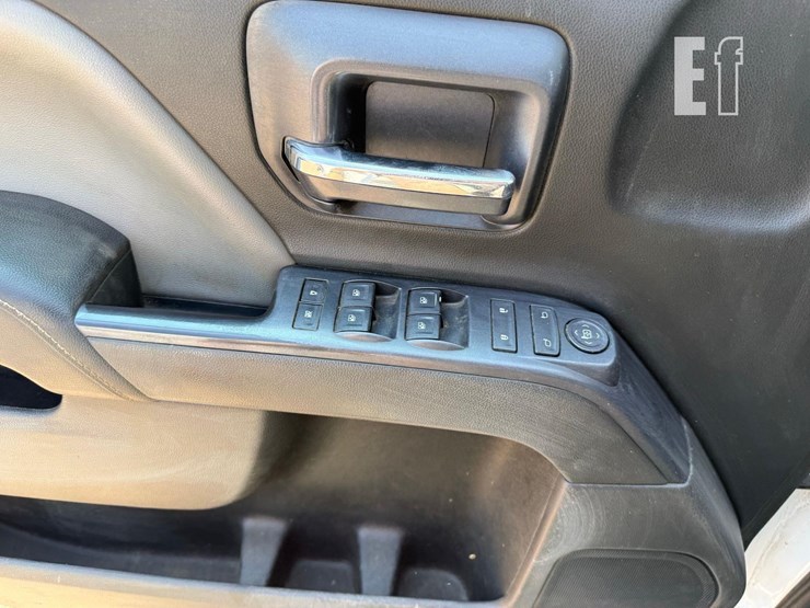 2015-chevrolet-3500hd-image-27