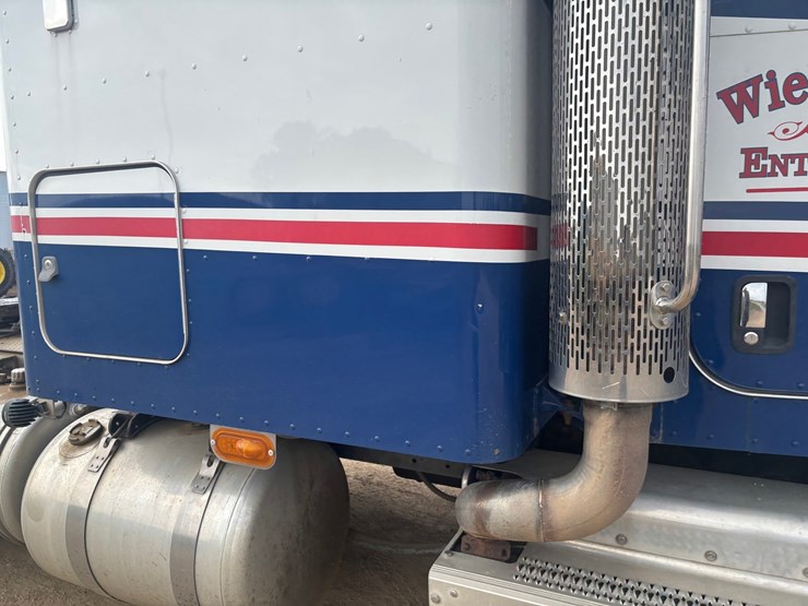 2014-peterbilt-384-image-31