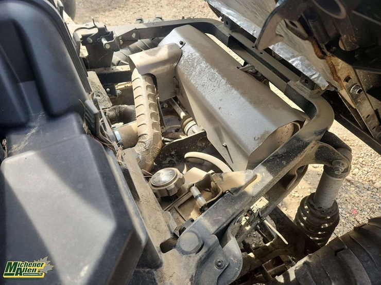 2019-john-deere-gator-image-19