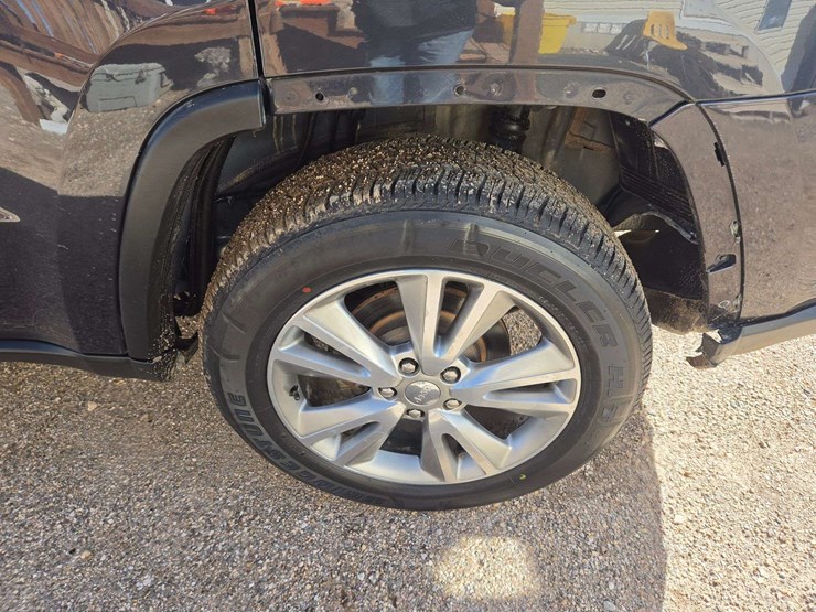 2013-jeep-grand-cherokee-laredo-image-24