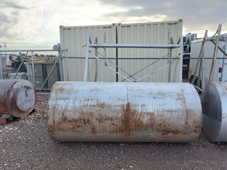 farm-fuel-tank-with-stand-image-1