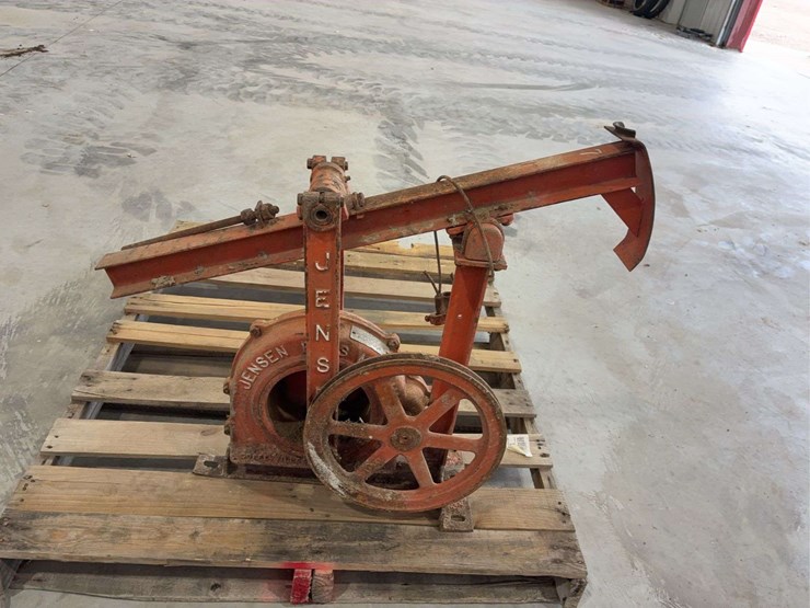 antique-pump-jack-image-2