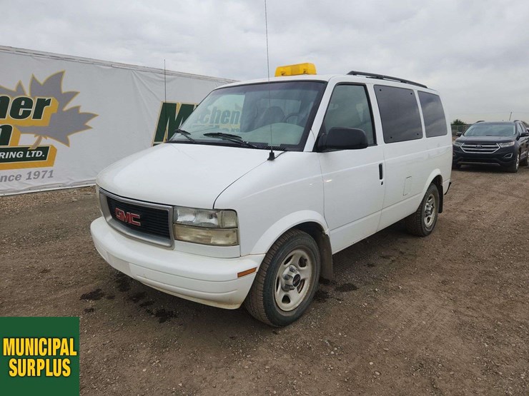 2004-gmc-safari-image-1