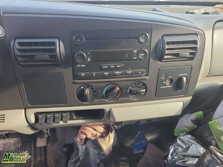 2005-ford-f550-image-18