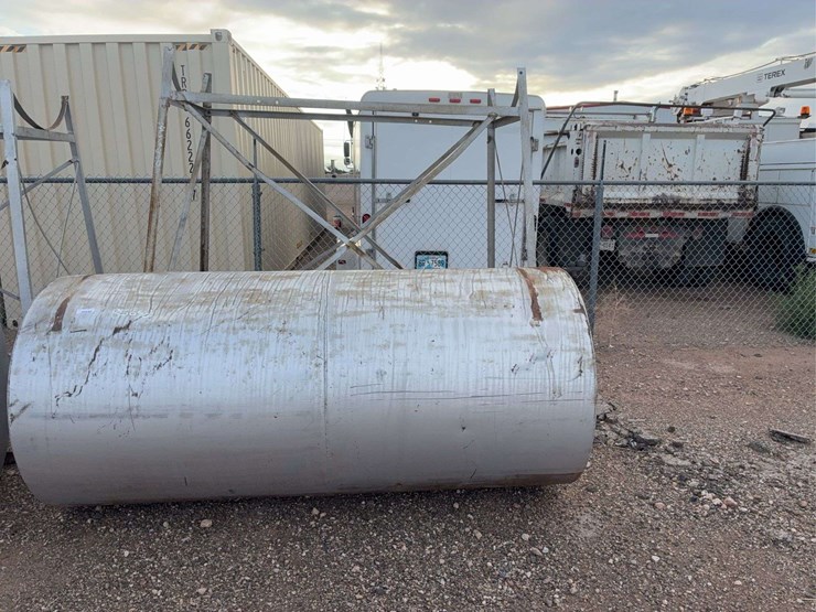 farm-fuel-tank-with-stand-image-2