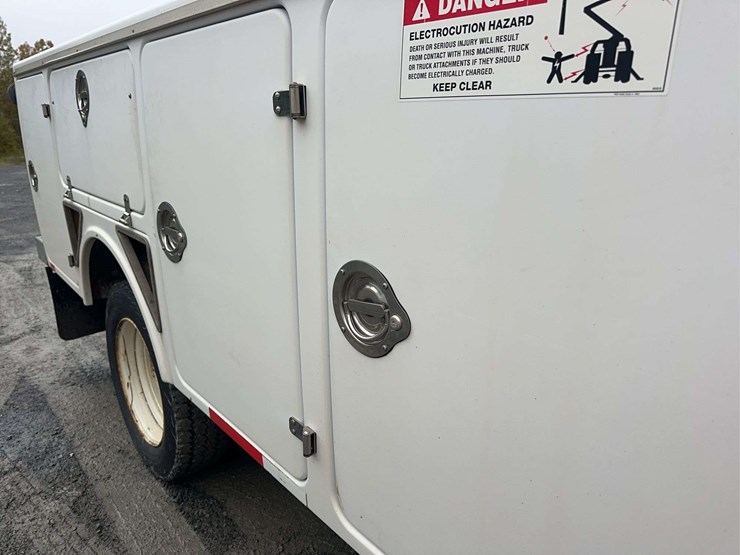 2015-ford-f550-xl-image-15