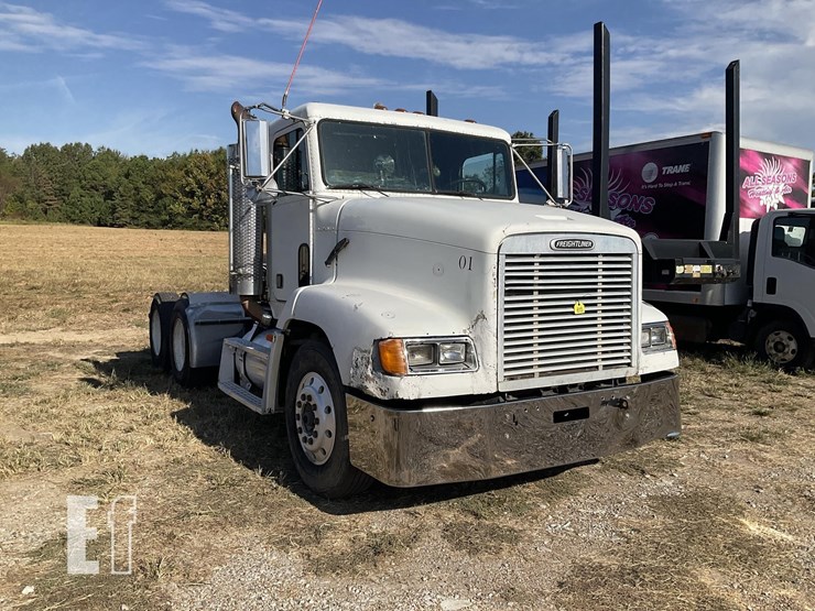2000-freightliner-fld112-image-1