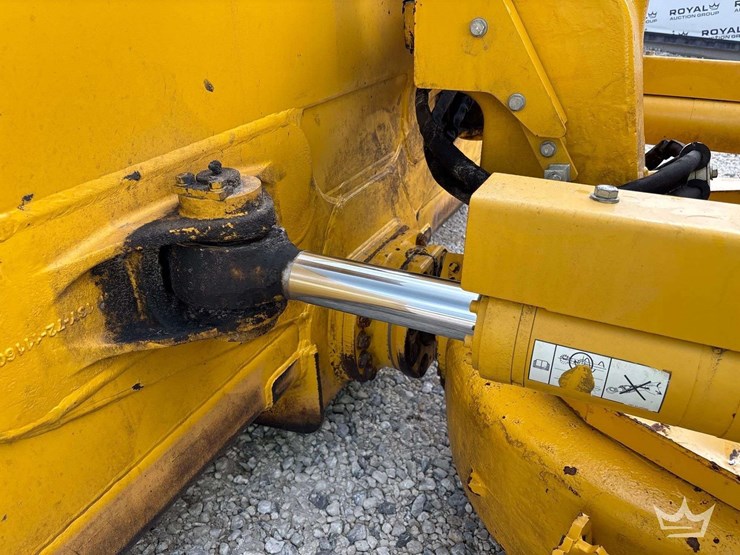 2023-komatsu-d61pxi-24-image-11